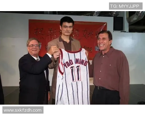 姚明身材体重揭秘:篮球巨星的身高与体重对职业生涯的影响分析 姚明身材体重揭秘:篮球巨星的身高与体重对职业生涯的影响分析